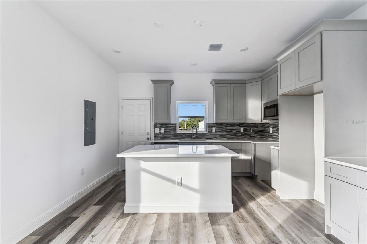 2313 E Columbus Drive, Tampa, FL 33605 Photo