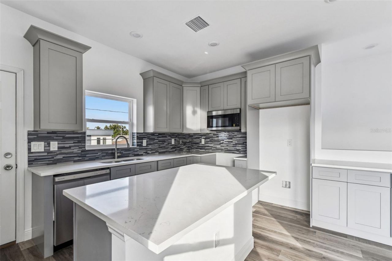 2313 E Columbus Drive, Tampa, FL 33605 Photo