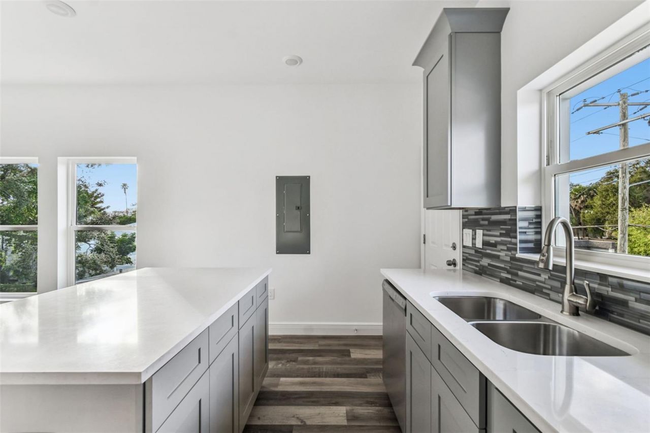 2313 E Columbus Drive, Tampa, FL 33605 Photo