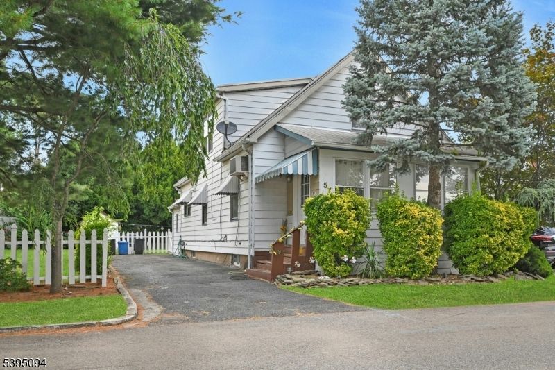 57 18th Ave, Elmwood Park, NJ 07407 Main Photo