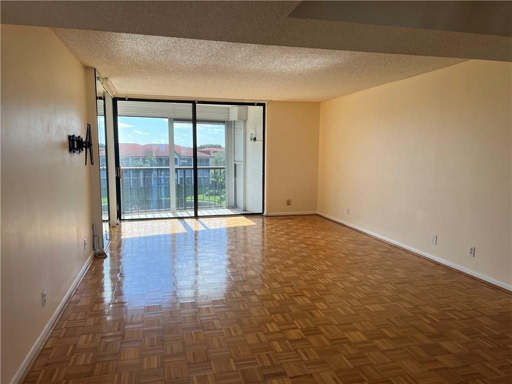 7030 Half Moon Cir, Unit 418, Hypoluxo, FL 33462 Photo