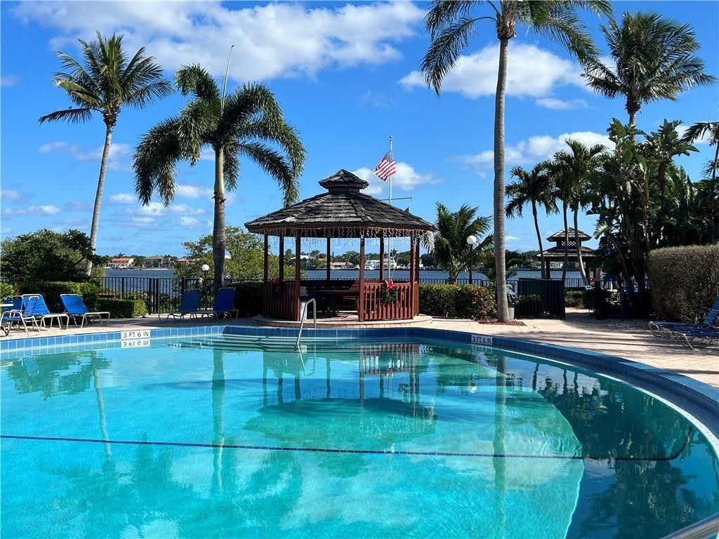 7030 Half Moon Circle, Unit 418, Hypoluxo, FL 33462 Photo