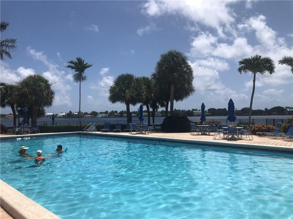 7030 Half Moon Circle, Unit 418, Hypoluxo, FL 33462 Photo