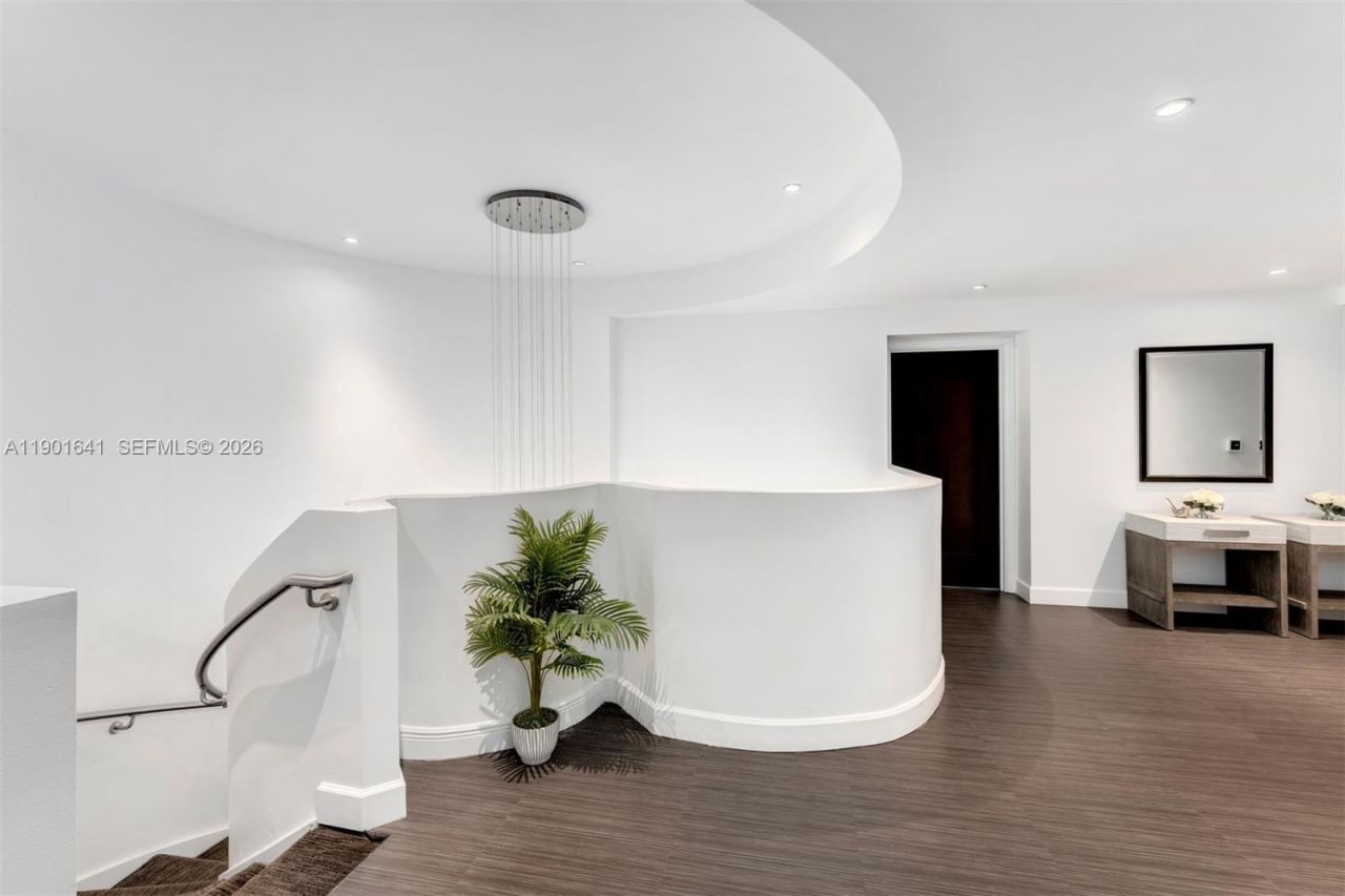 4391 Collins Ave, Unit 512, Miami Beach, FL 33140 Photo