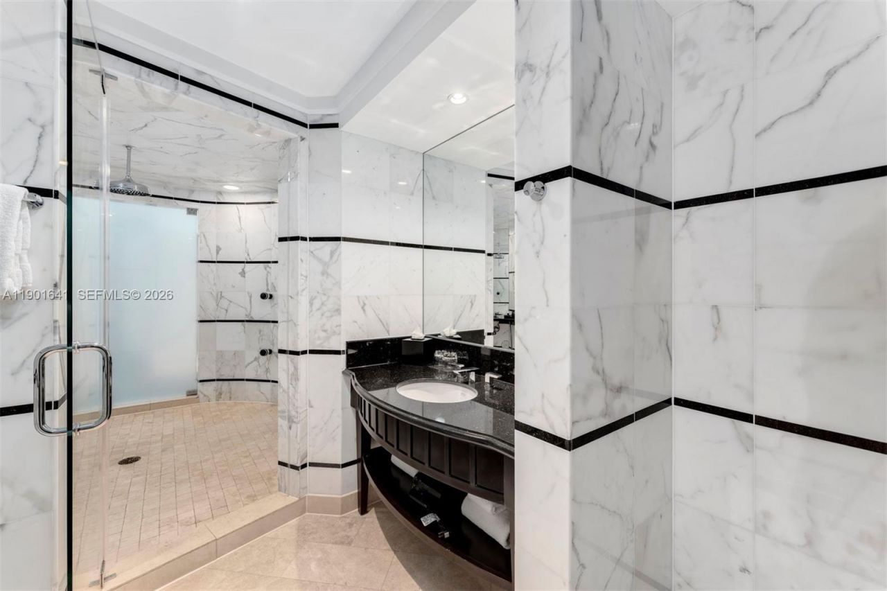 4391 Collins Ave, Unit 512, Miami Beach, FL 33140 Photo