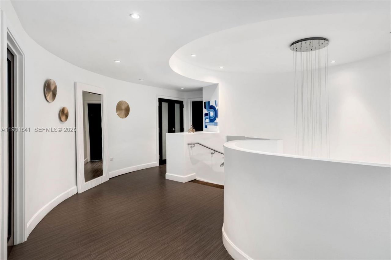 4391 Collins Ave, Unit 512, Miami Beach, FL 33140 Photo