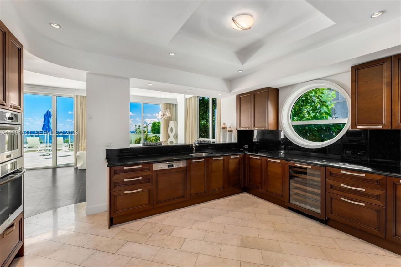 4391 Collins Ave, Unit 512, Miami Beach, FL 33140 Photo