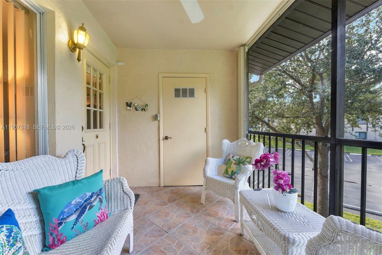 442 Pine Glen Ln, Unit D-2, Greenacres, FL 33463 Photo
