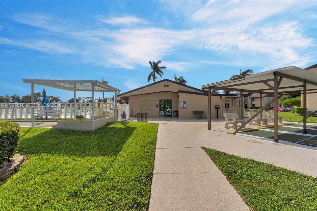 442 Pine Glen Ln, Unit D-2, Greenacres, FL 33463 Photo
