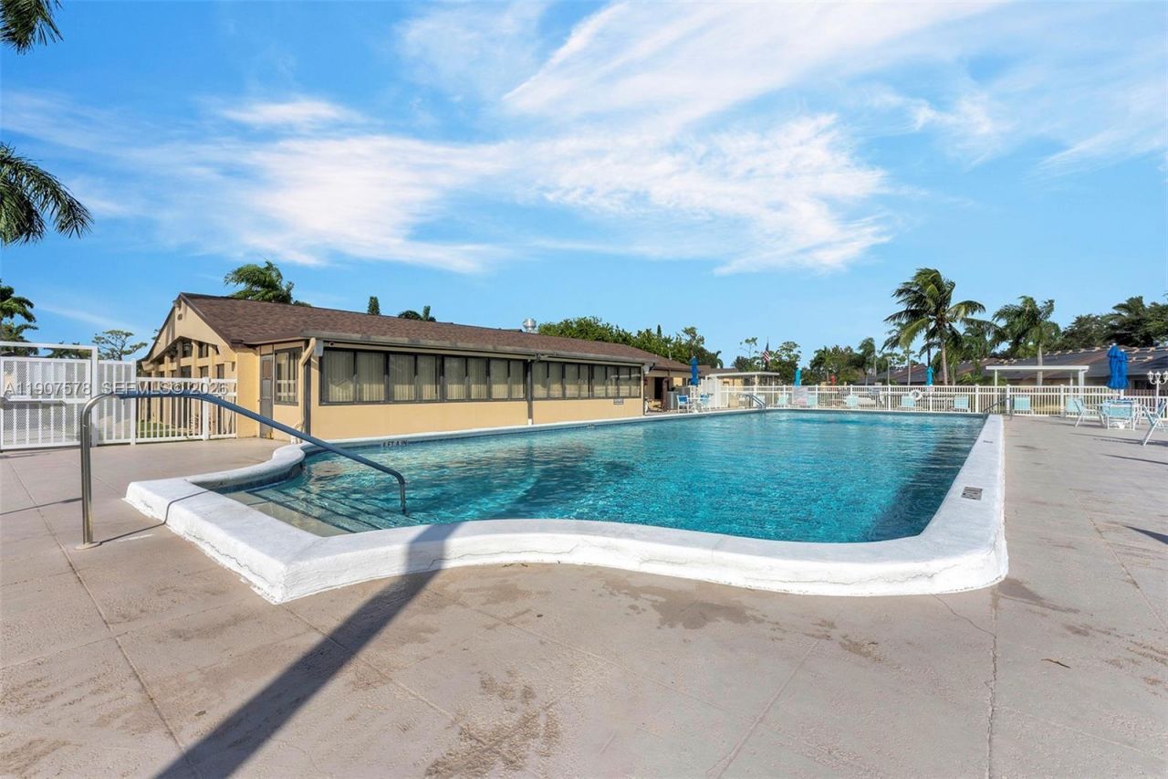 442 Pine Glen Ln, Unit D-2, Greenacres, FL 33463 Photo
