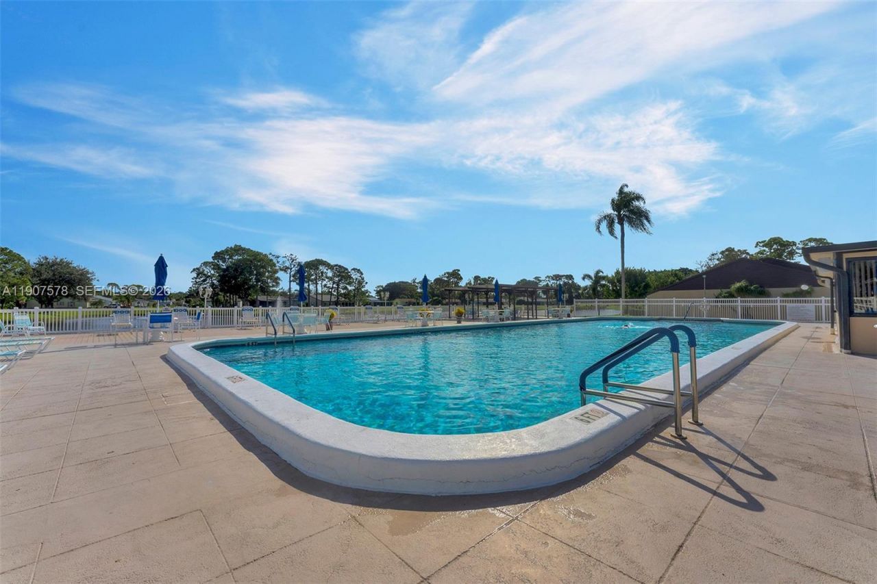 442 Pine Glen Ln, Unit D-2, Greenacres, FL 33463 Photo