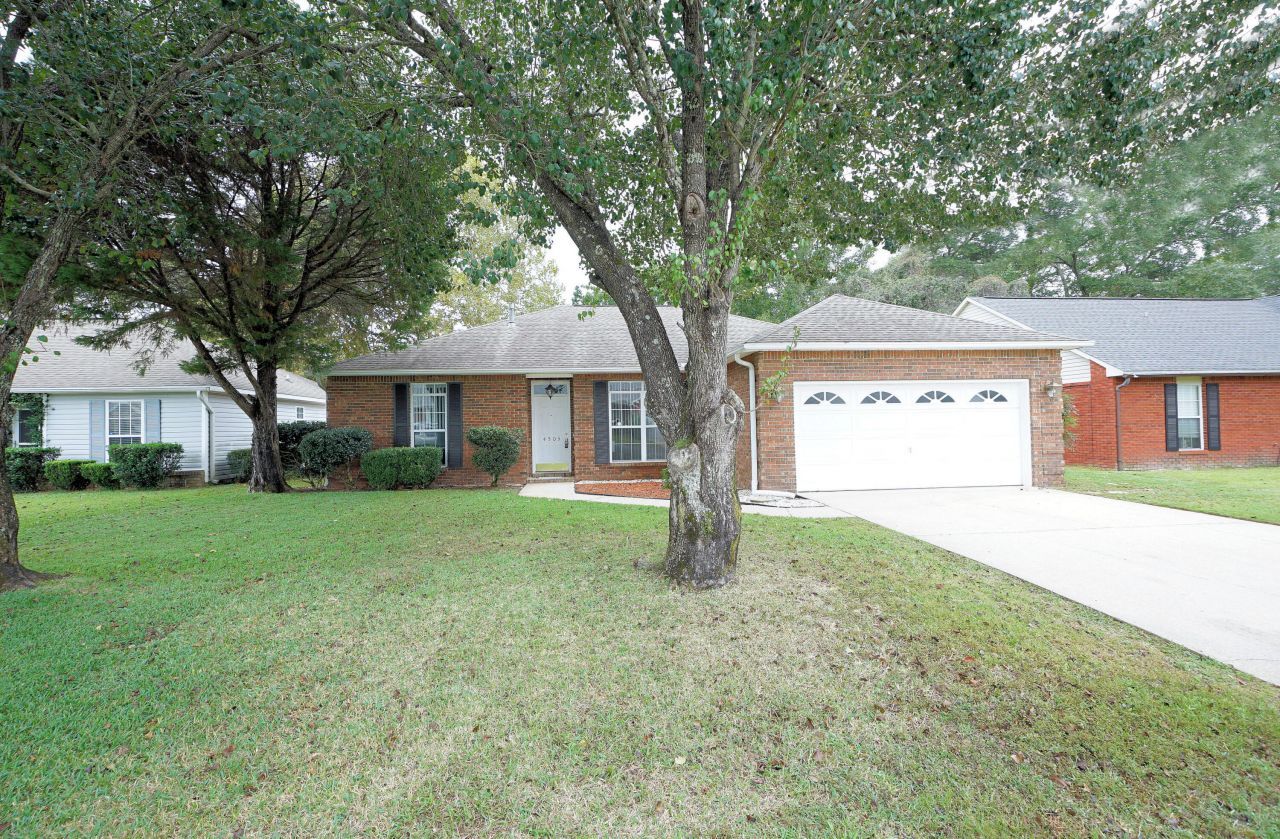 4505 Parkwood Square, Niceville, FL 32578 Main Photo