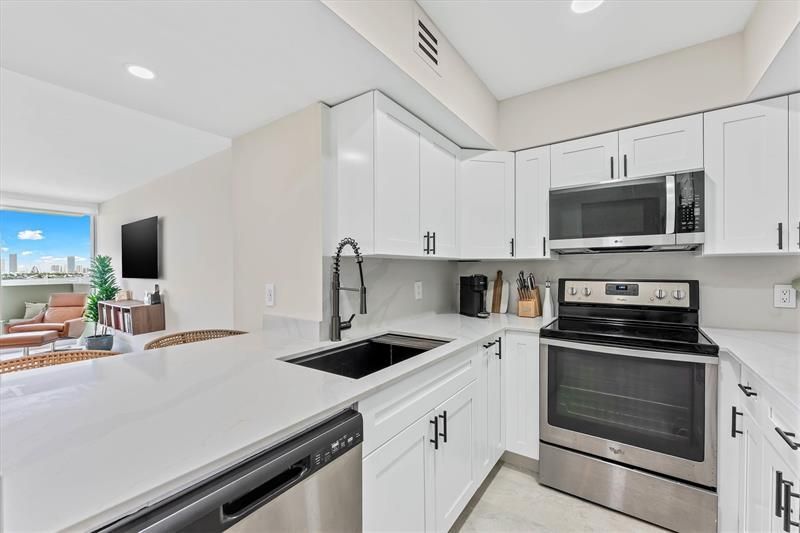 1200 West Avenue, Unit 604, Miami Beach, FL 33139 Photo