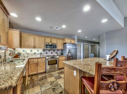 2100 North Village Drive, Truckee, CA 96161 Photo