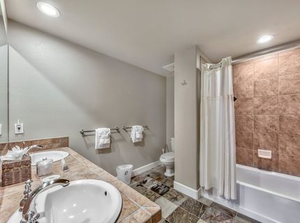 2100 North Village Drive, Truckee, CA 96161 Photo