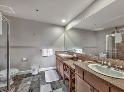 2100 North Village Drive, Truckee, CA 96161 Photo