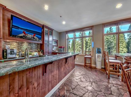 2100 North Village Drive, Truckee, CA 96161 Photo