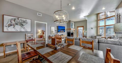 2100 North Village Drive, Truckee, CA 96161 Photo