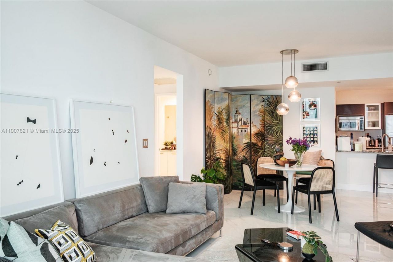 950 Brickell Bay Dr, Unit 3905, Miami, FL 33131 Photo