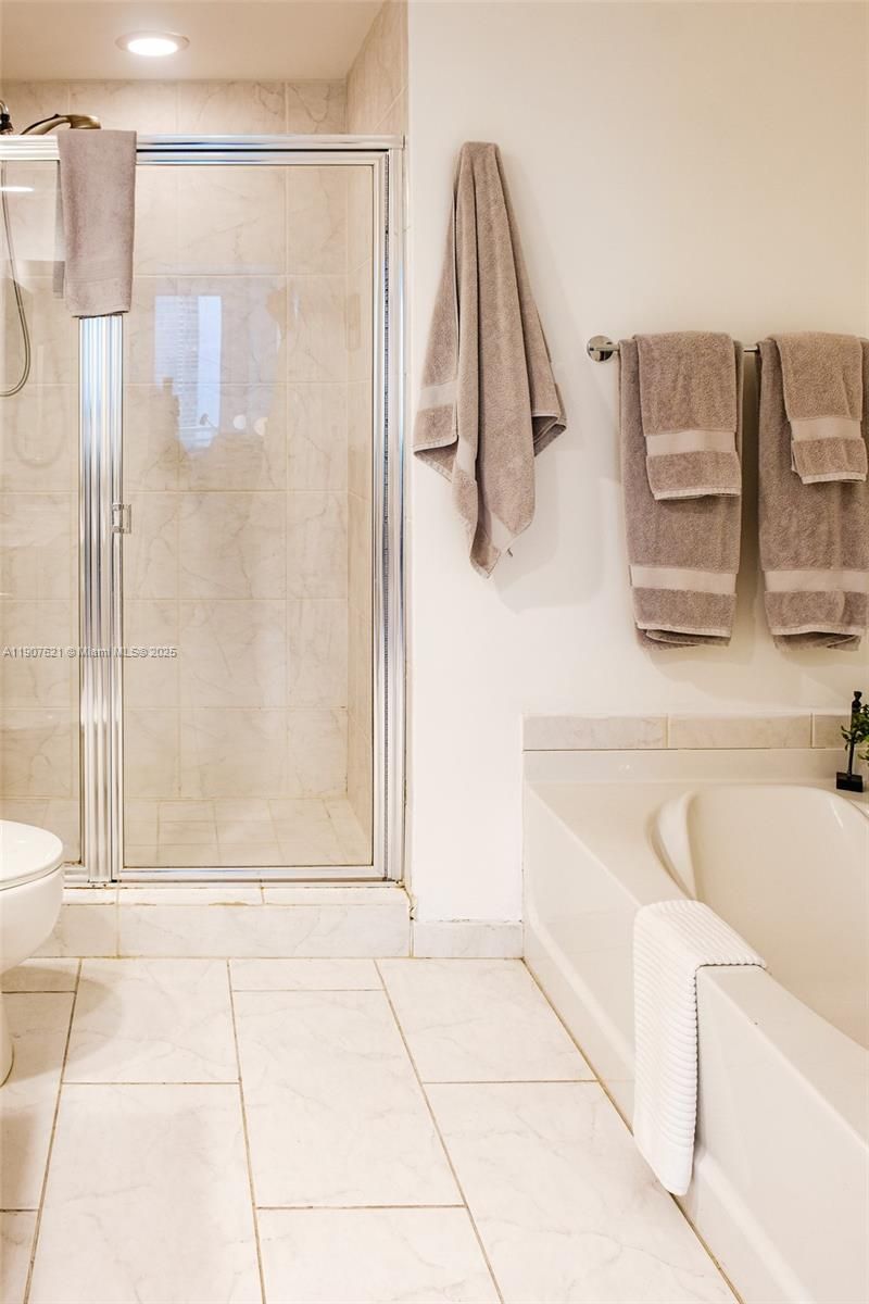 950 Brickell Bay Dr, Unit 3905, Miami, FL 33131 Photo