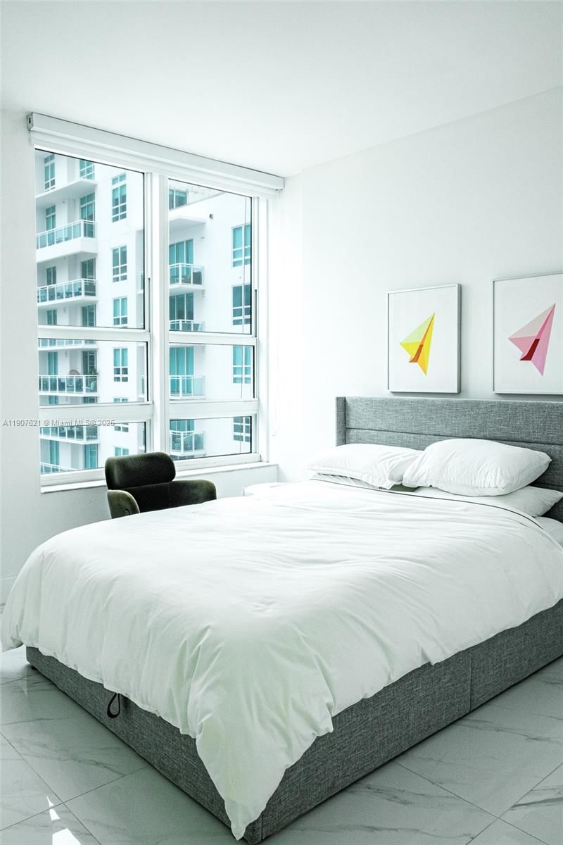 950 Brickell Bay Dr, Unit 3905, Miami, FL 33131 Photo