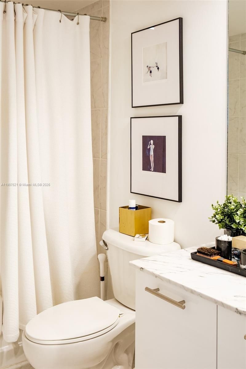 950 Brickell Bay Dr, Unit 3905, Miami, FL 33131 Photo