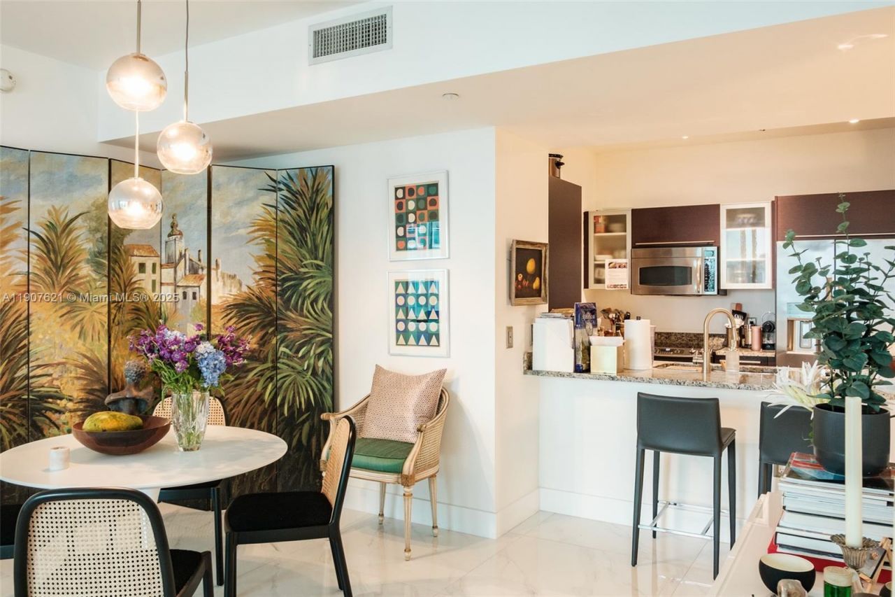 950 Brickell Bay Dr, Unit 3905, Miami, FL 33131 Photo