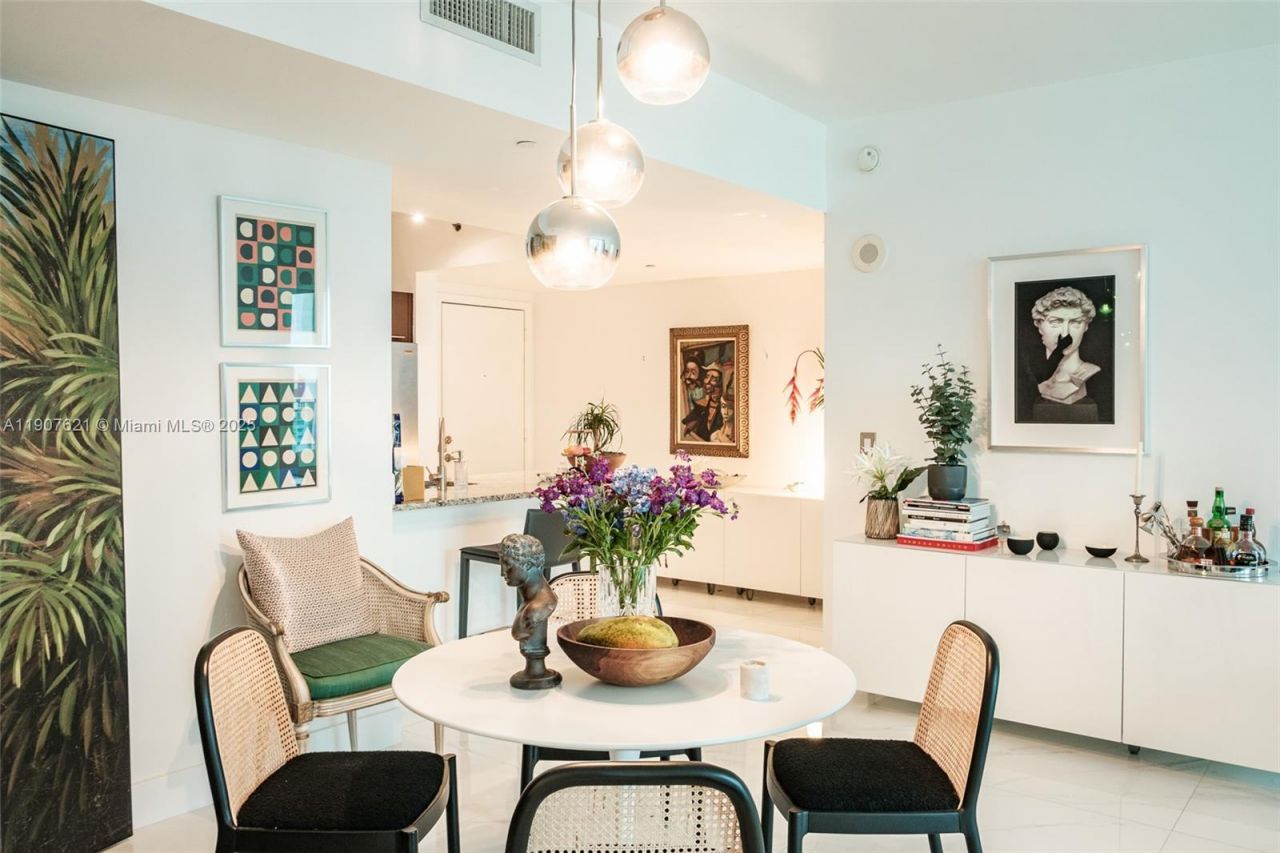 950 Brickell Bay Dr, Unit 3905, Miami, FL 33131 Photo