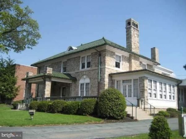 2001 MARKET STREET, HARRISBURG, PA 17103