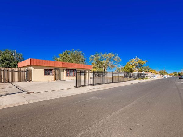 213 Dallas Street NE, Albuquerque, NM 87108