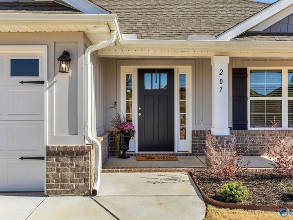 111 Ridgeland Trail, Huntsville, AL 35810