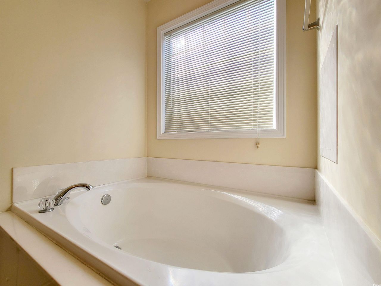 891 Helms Way Photo 16