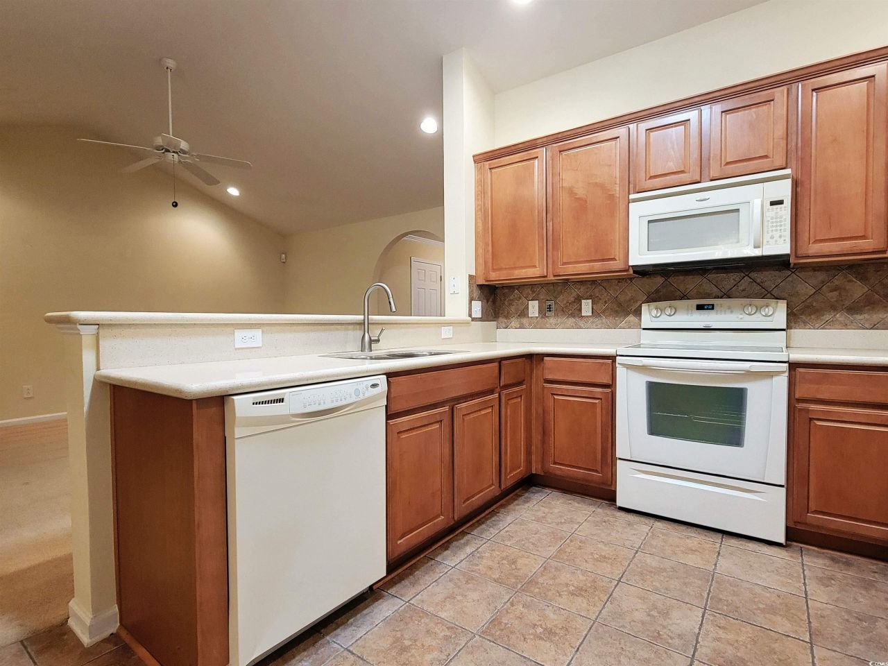 891 Helms Way Photo 4