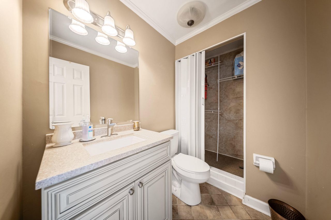 157 Charles Street Photo 18