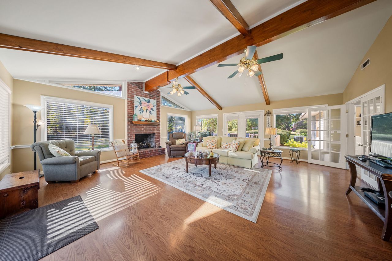 157 Charles Street Photo 21