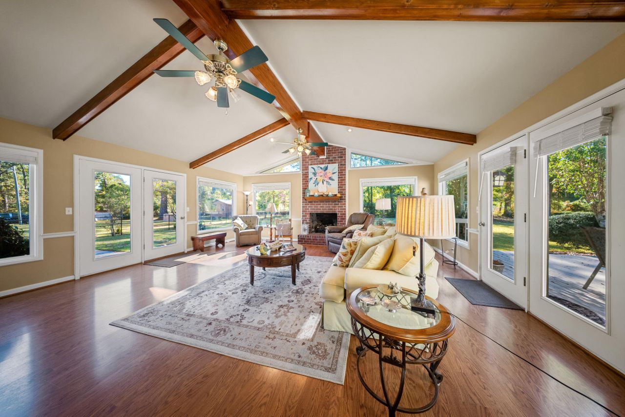 157 Charles Street Photo 22