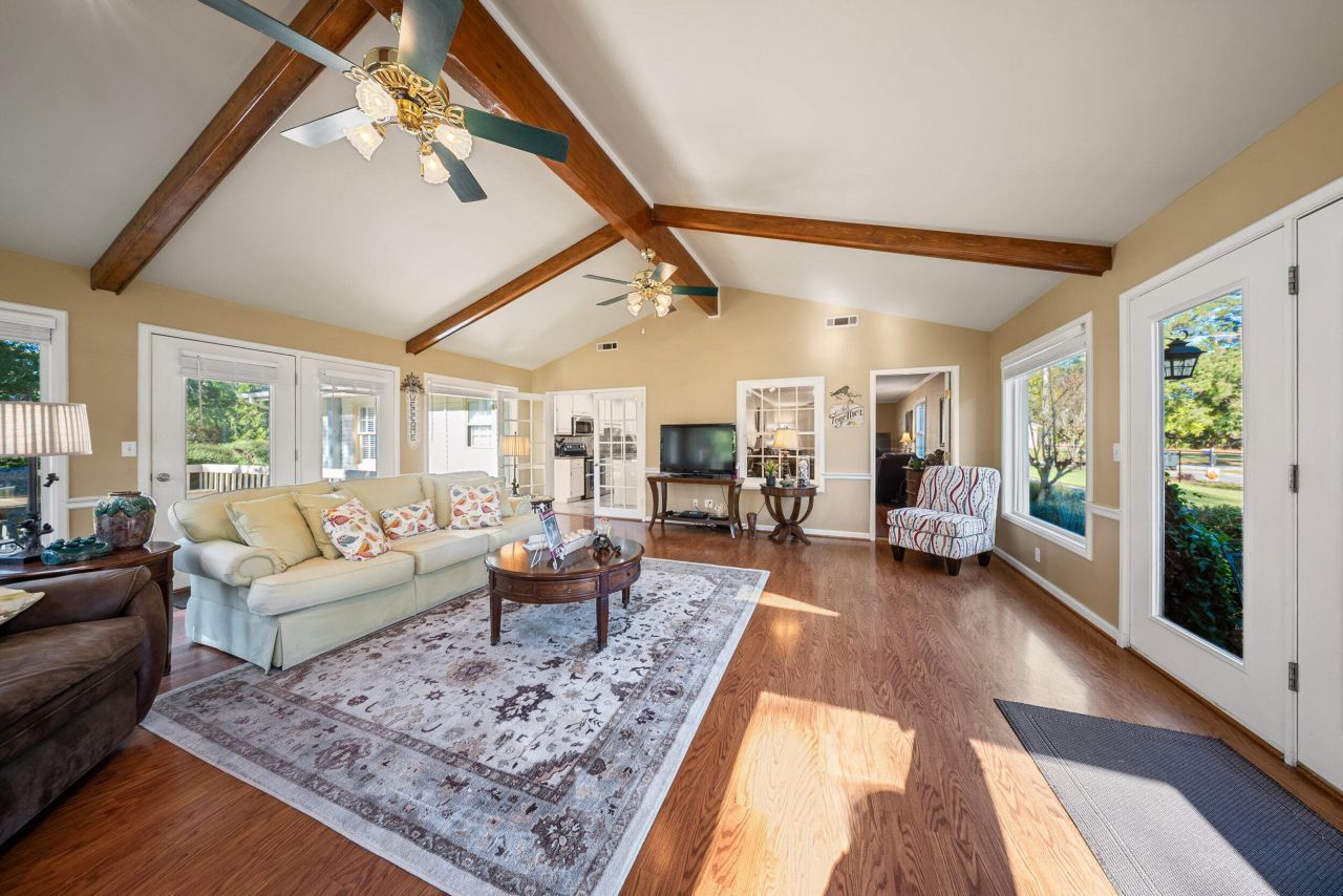 157 Charles Street Photo 23