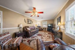 157 Charles Street photo 4