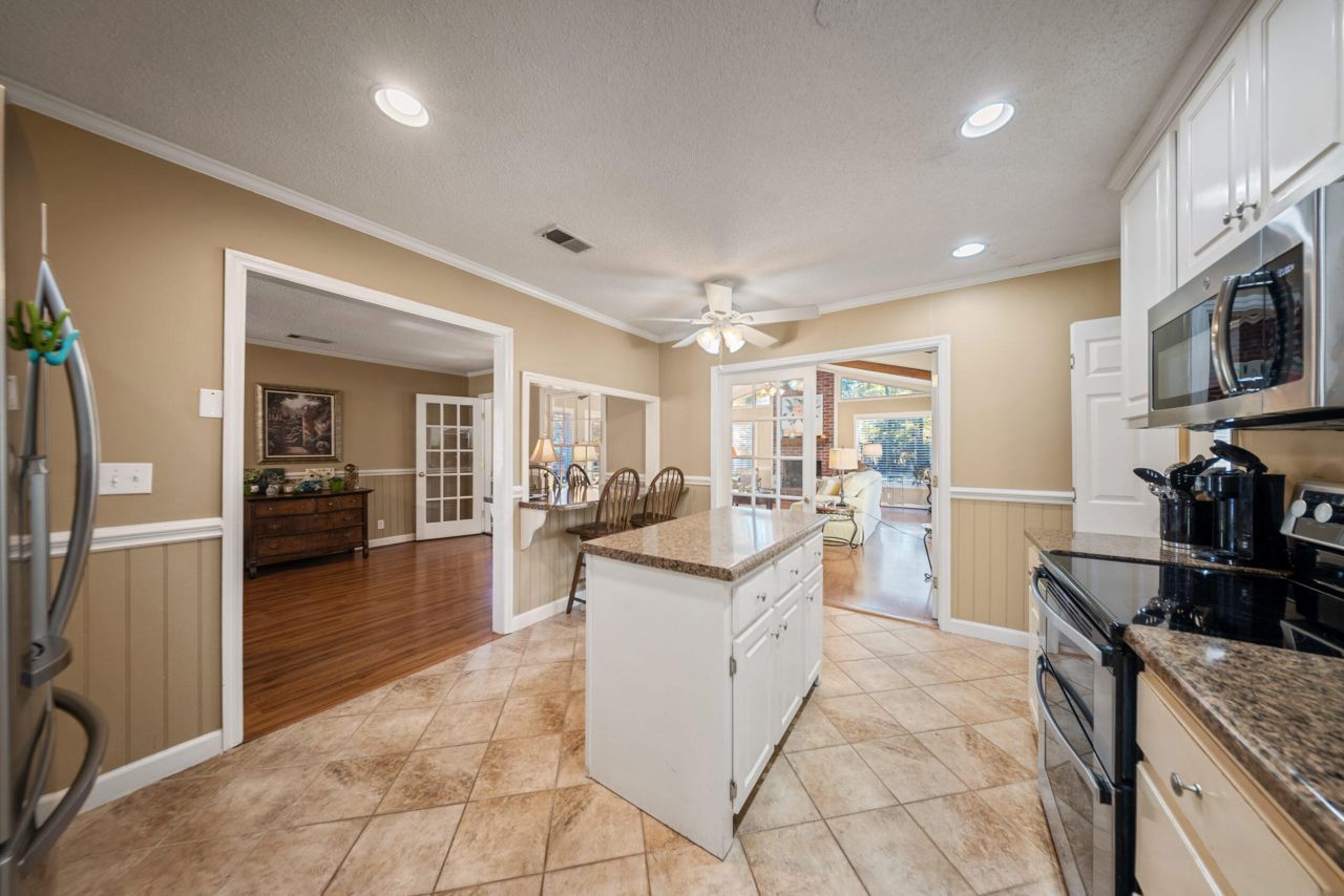 157 Charles Street Photo 8