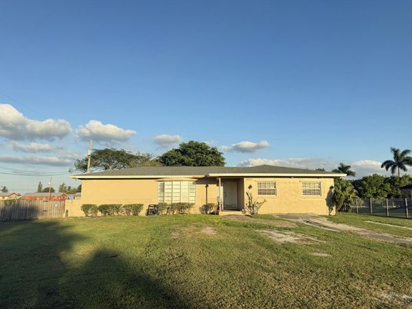 1009 NE 18th Street, Belle Glade, FL 33430