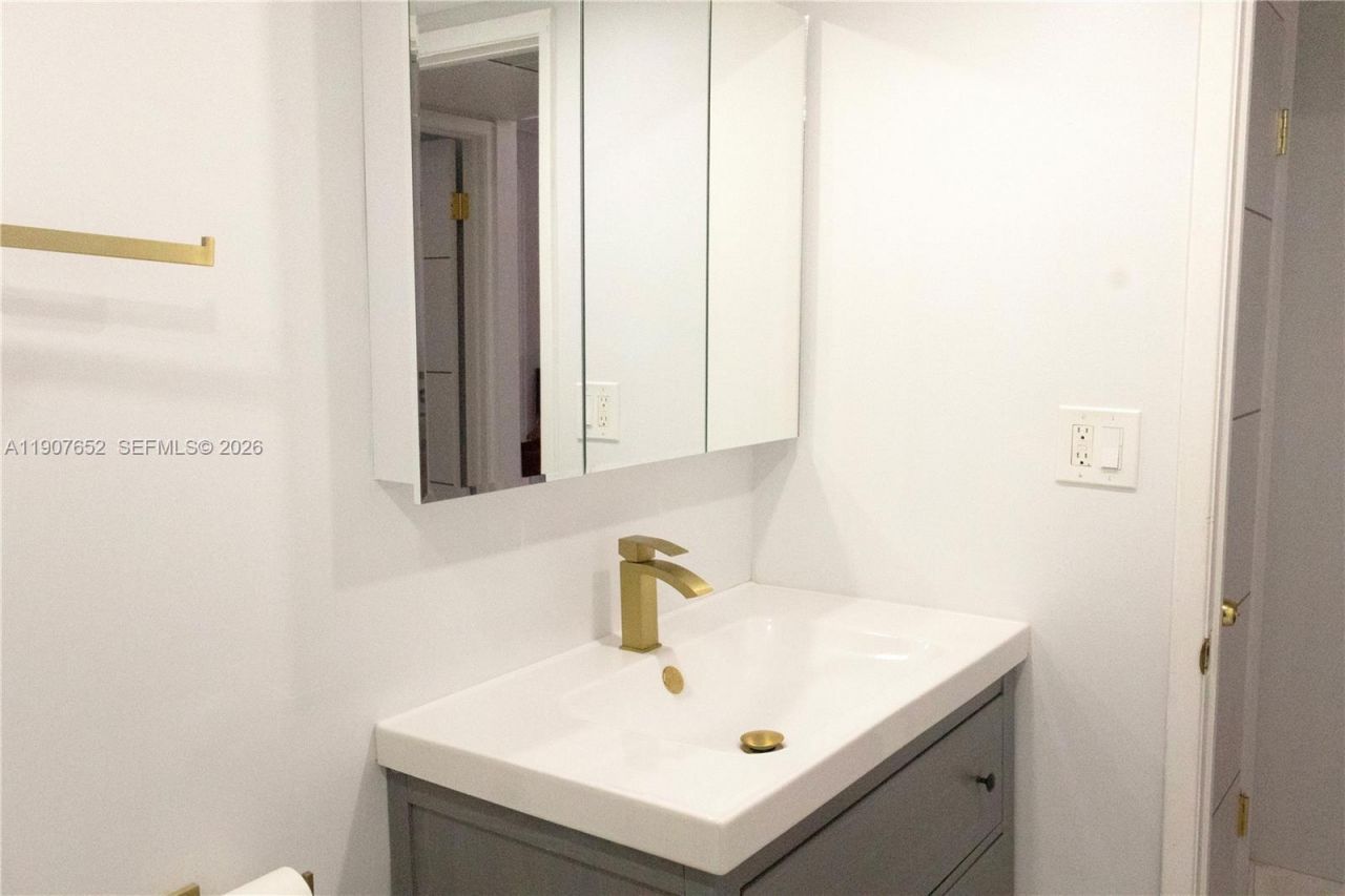 5005 Collins Ave, Unit 1523, Miami Beach, FL 33140 Photo