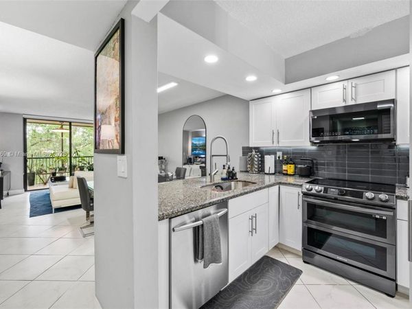 6800 Cypress Rd, Unit 513, Plantation, FL 33317