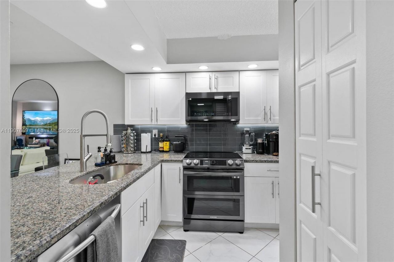 6800 Cypress Rd, Unit 513, Plantation, FL 33317 Photo