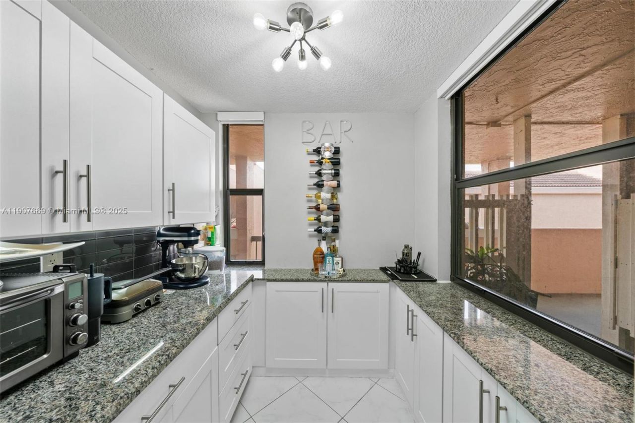 6800 Cypress Rd, Unit 513, Plantation, FL 33317 Photo