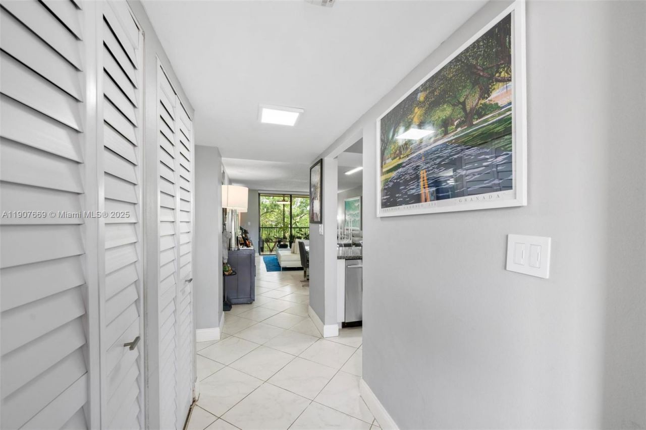 6800 Cypress Rd, Unit 513, Plantation, FL 33317 Photo