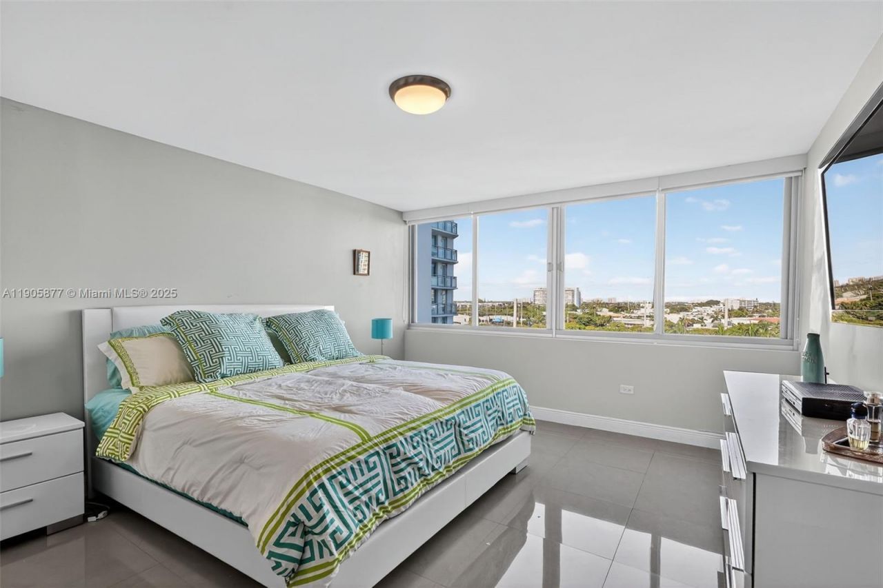 7135 Collins Ave, Unit 705, Miami Beach, FL 33141 Photo