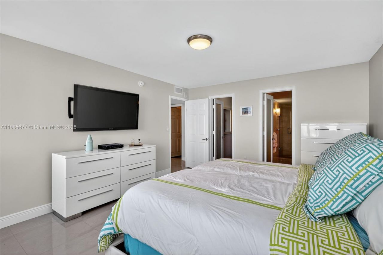 7135 Collins Ave, Unit 705, Miami Beach, FL 33141 Photo