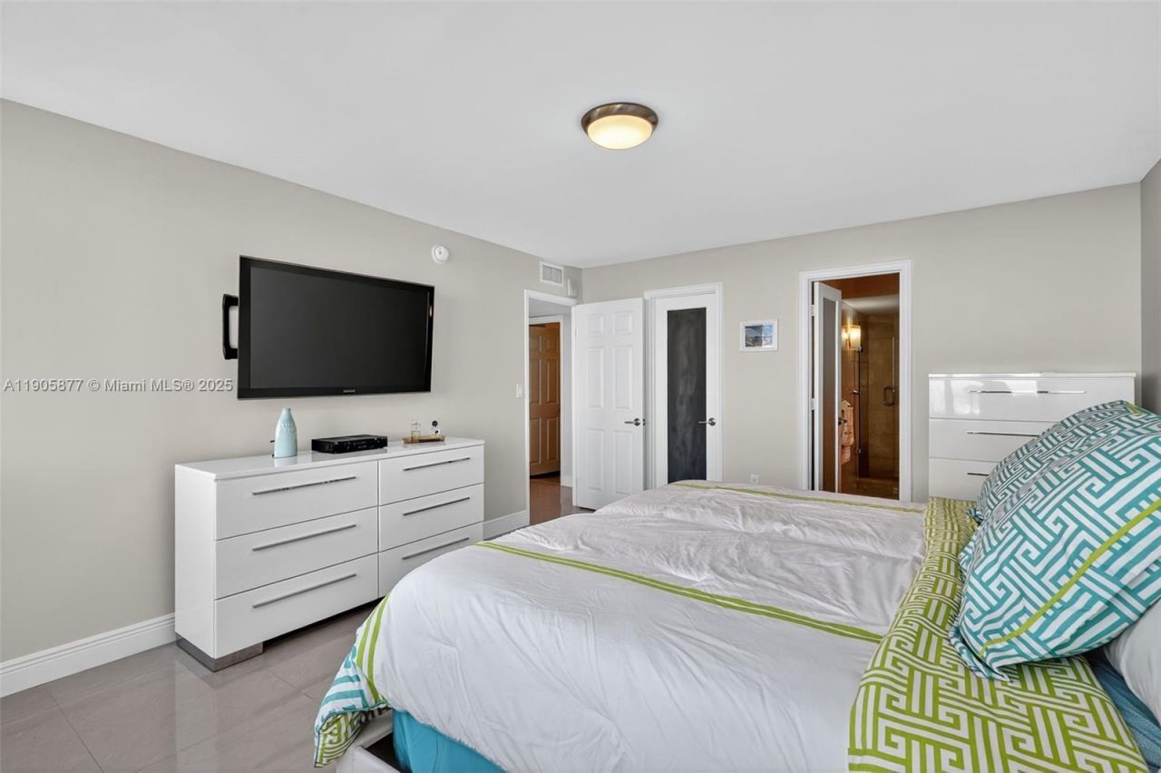 7135 Collins Ave, Unit 705, Miami Beach, FL 33141 Photo