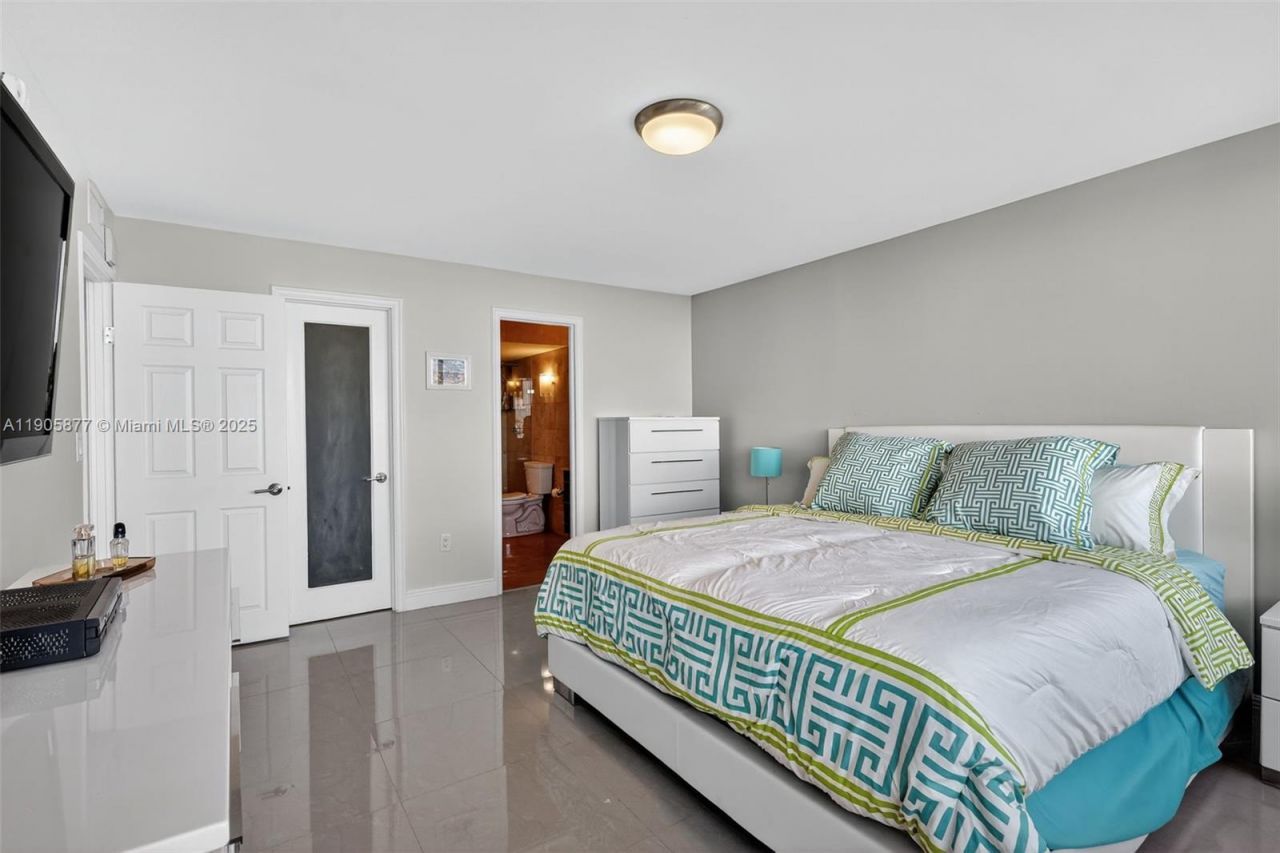 7135 Collins Ave, Unit 705, Miami Beach, FL 33141 Photo