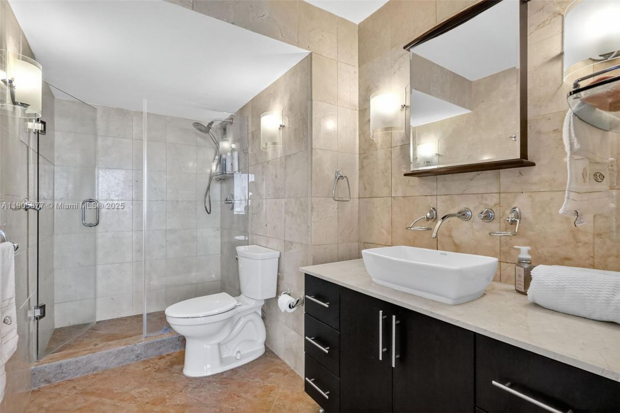 7135 Collins Ave, Unit 705, Miami Beach, FL 33141 Photo